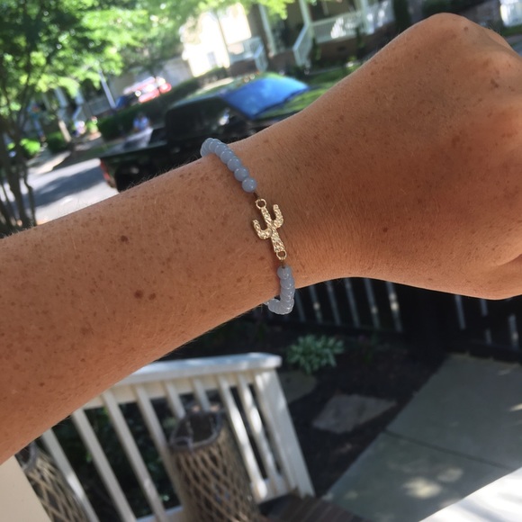 Periwinkle and gold cactus bracelet. - Picture 4 of 7